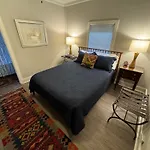 Spacious Central Gardens Home And Carriage House