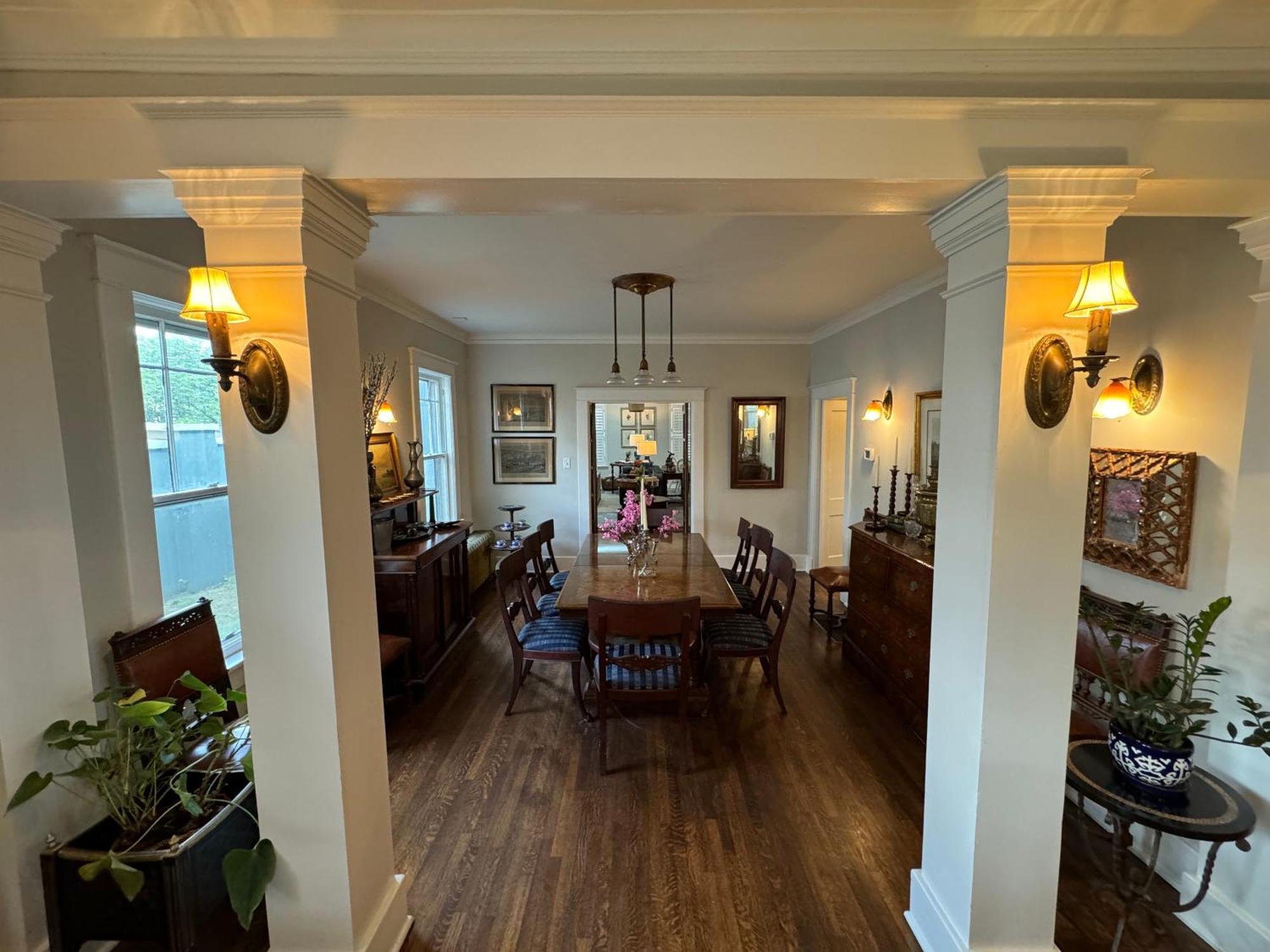 Spacious Gardens And Carriage House Villa