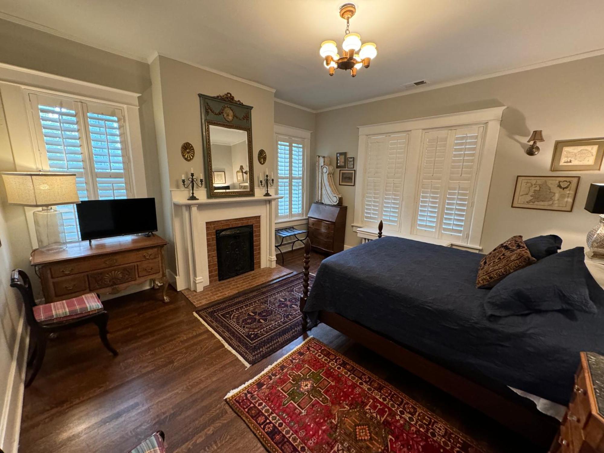 Spacious Gardens And Carriage House *