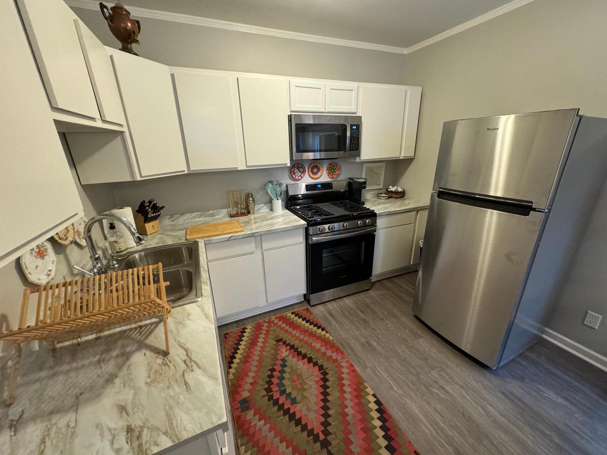 Spacious Gardens And Carriage House *