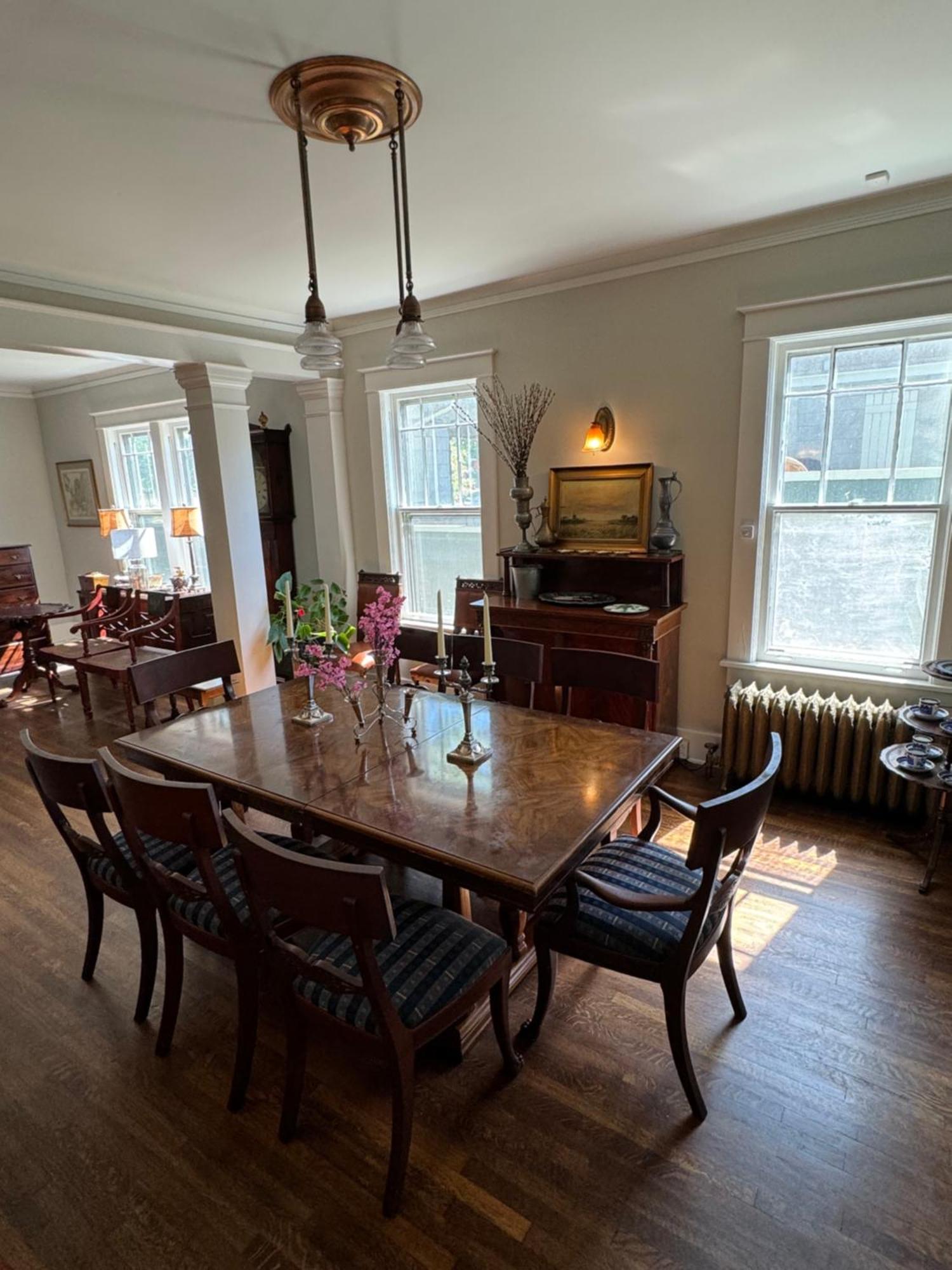 Spacious Gardens And Carriage House Villa