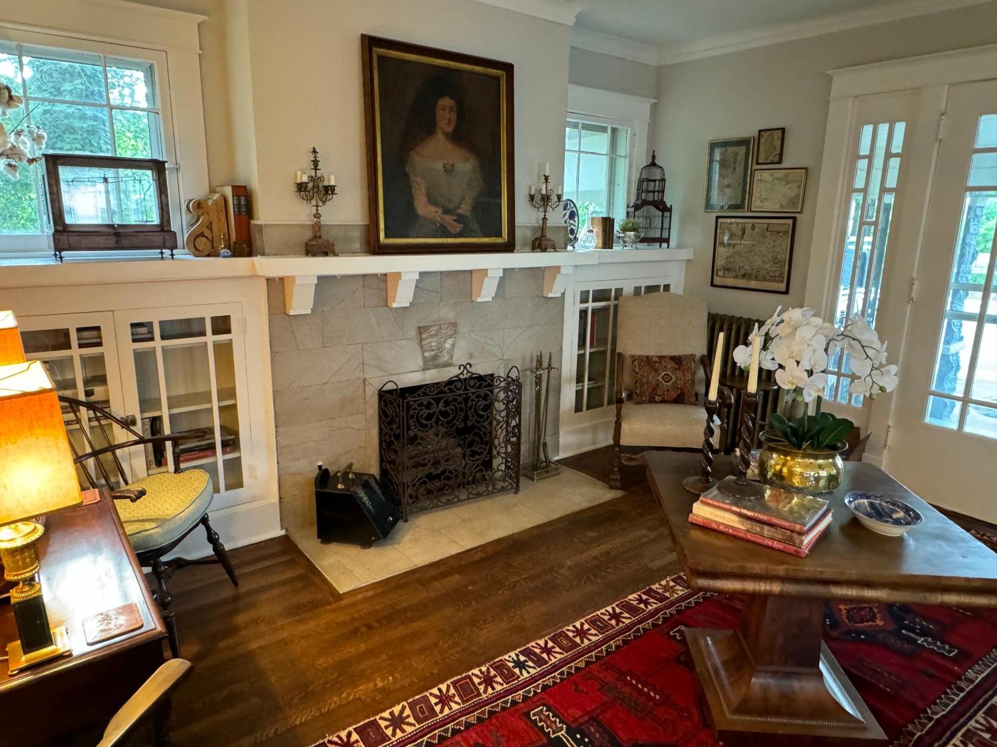 Spacious Gardens And Carriage House