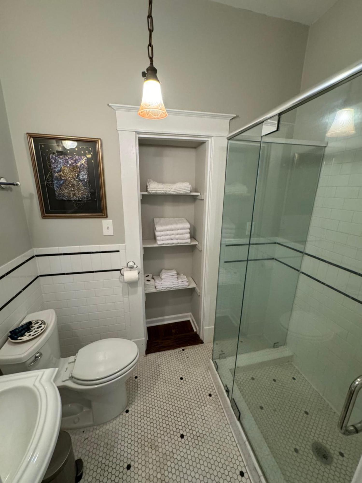 Spacious Gardens And Carriage House Memphis