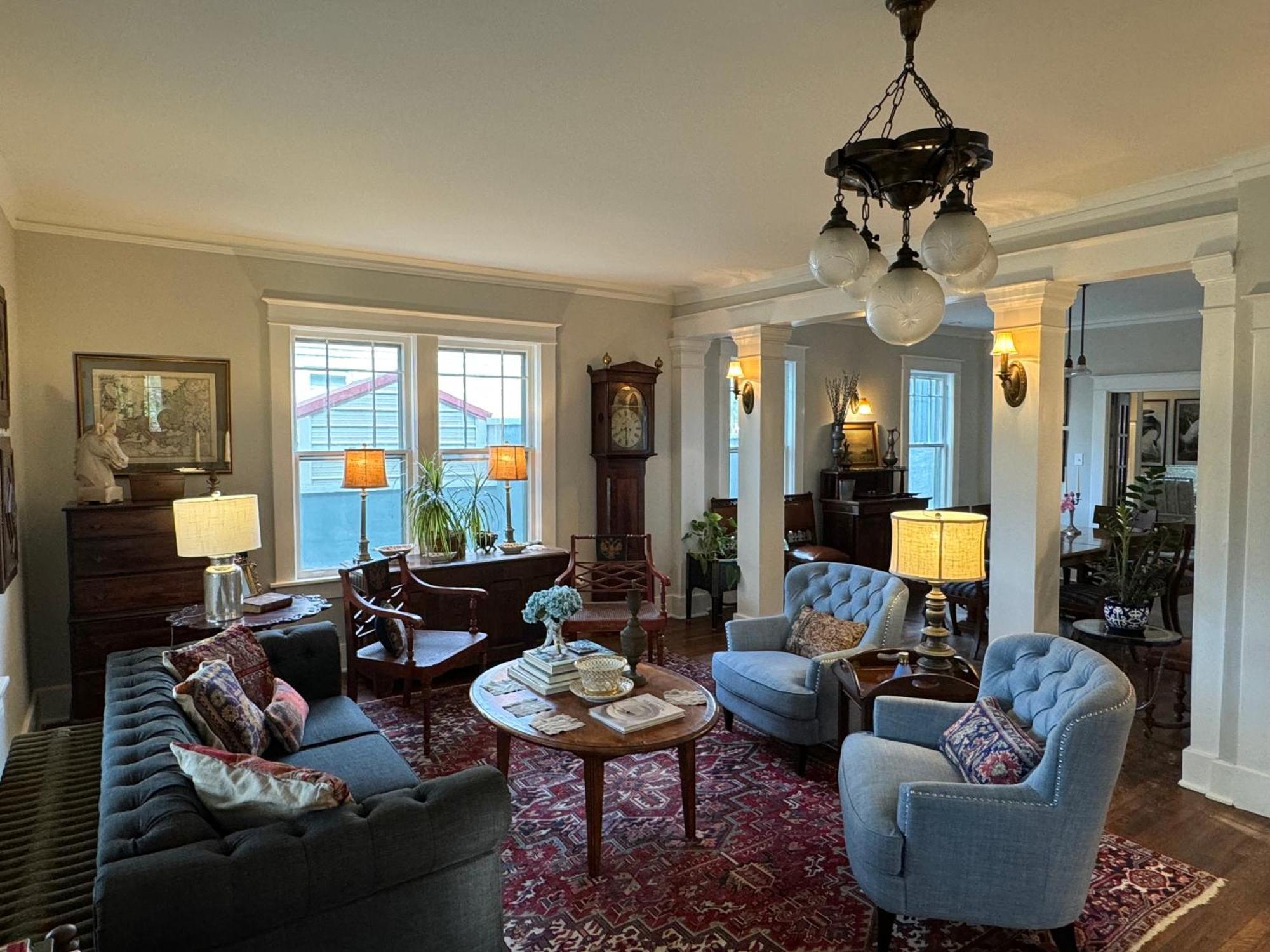 Spacious Gardens And Carriage House *